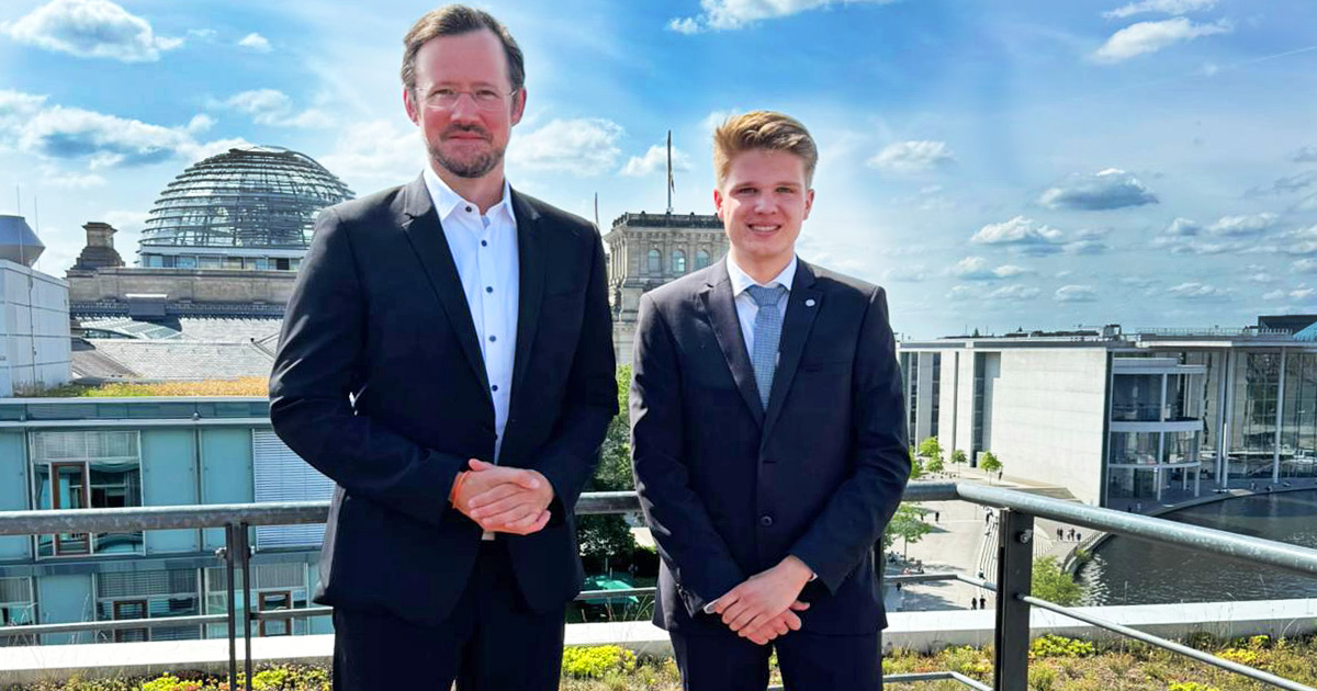 Linus Balkenhol aus Elleringhausen bei Jugend und Parlament in Berlin 1 Linus Balkenhol aus Elleringhausen bei Jugend und Parlament in Berlin