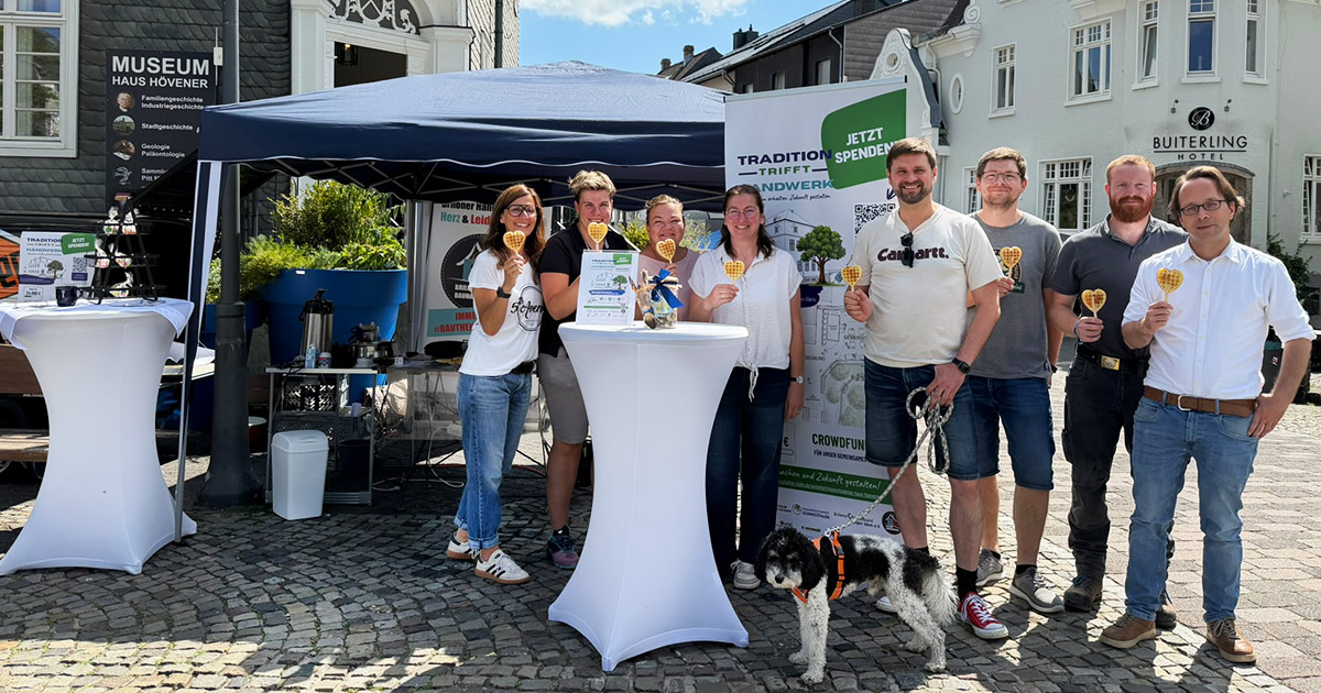 Waffelaktion in Brilon 1.200 Euro fuer schoeneren Museumsgarten
