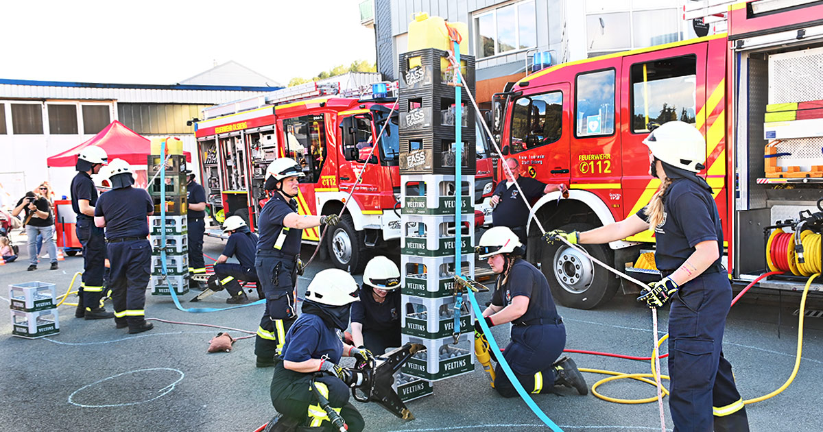 Löschzug Bigge - Olsberg: Feuerwehrfest mit Kartoffelbraten bei strahlendem Sonnenschein 6 Loeschzug Bigge Olsberg Feuerwehrfest mit Kartoffelbraten