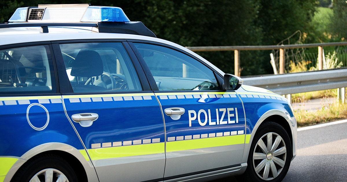 Brilon: Verkehrsunfall nach Verdacht der Trunkenheitsfahrt - Blutprobe entnommen, schwer verletzt in Krankenhaus eingeliefert 17 Polizei Auto