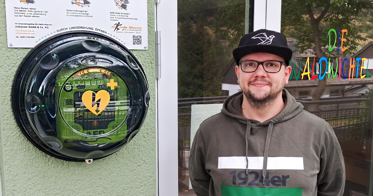 Dorfverein Brilon-Wald aktiv: NEU - Defibrillator in Brilon-Wald "extern" am Haupteingangs zur Alten Schule ... 4 Defibrillator in Brilon Wald