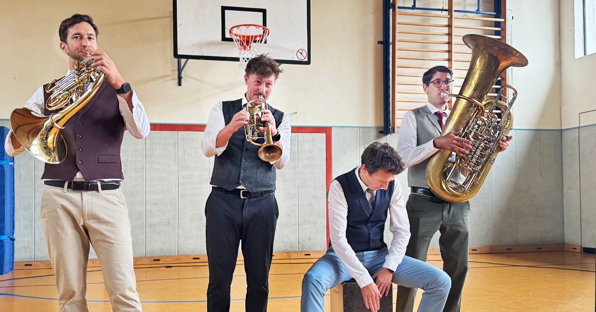Mit Mozart und Blechreiz um die Welt: Brassquintett begeistert in der Franziskus-Grundschule Bruchhausen 5 Grundschule Bruchhausen mit Mozart und Blechreiz um die Welt