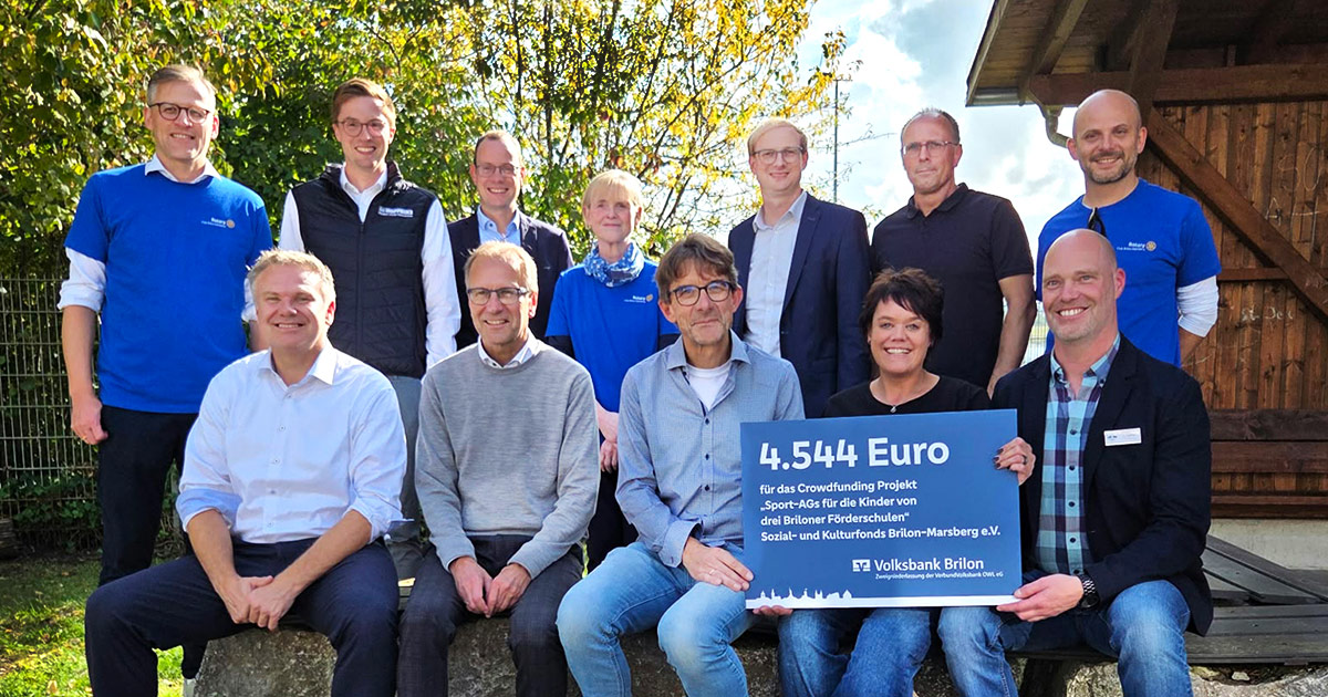 Gemeinschaft bewegt: Schulfest der Briloner Förderschulen – Bürgermeister und Landrat „von den Socken“ - Initiative des Rotary-Clubs Brilon-Marsberg 1 Schulfest der Briloner Foerderschulen – Buergermeister und Landrat „von den Socken